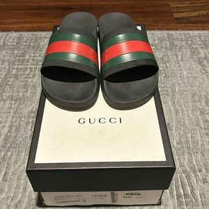 Size 8 Red/Green Gucci Slides